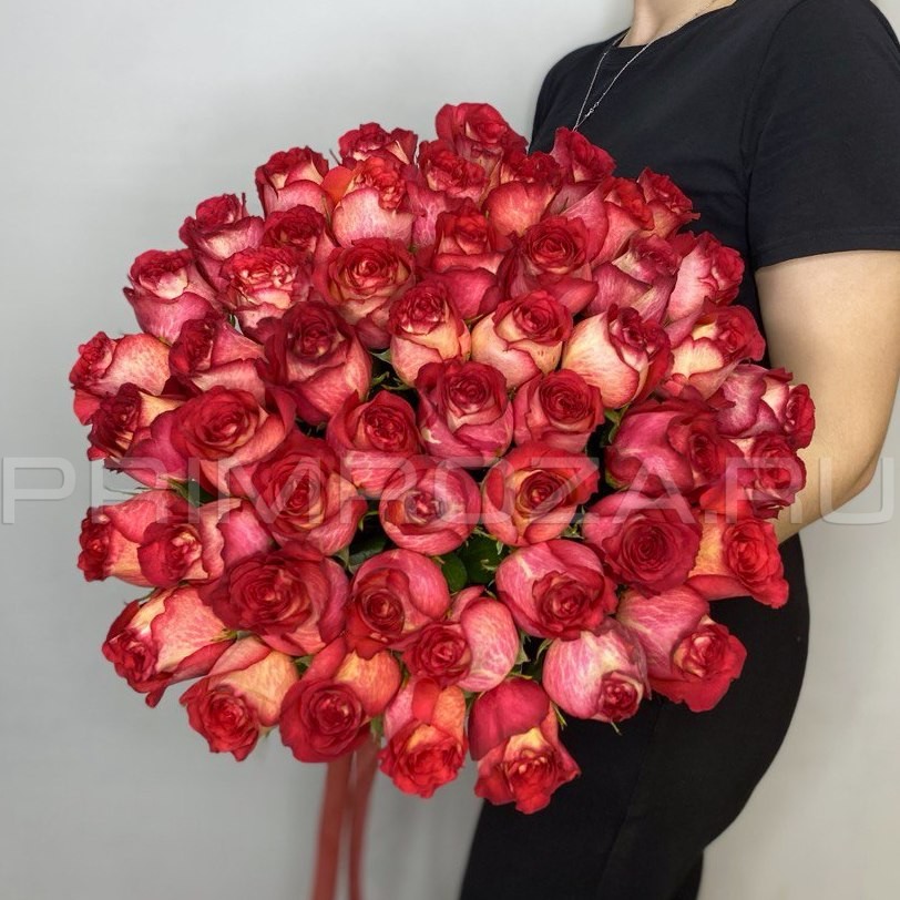 Bouquet of Iguazu roses #V0695 Flowers delivery Vladivostok