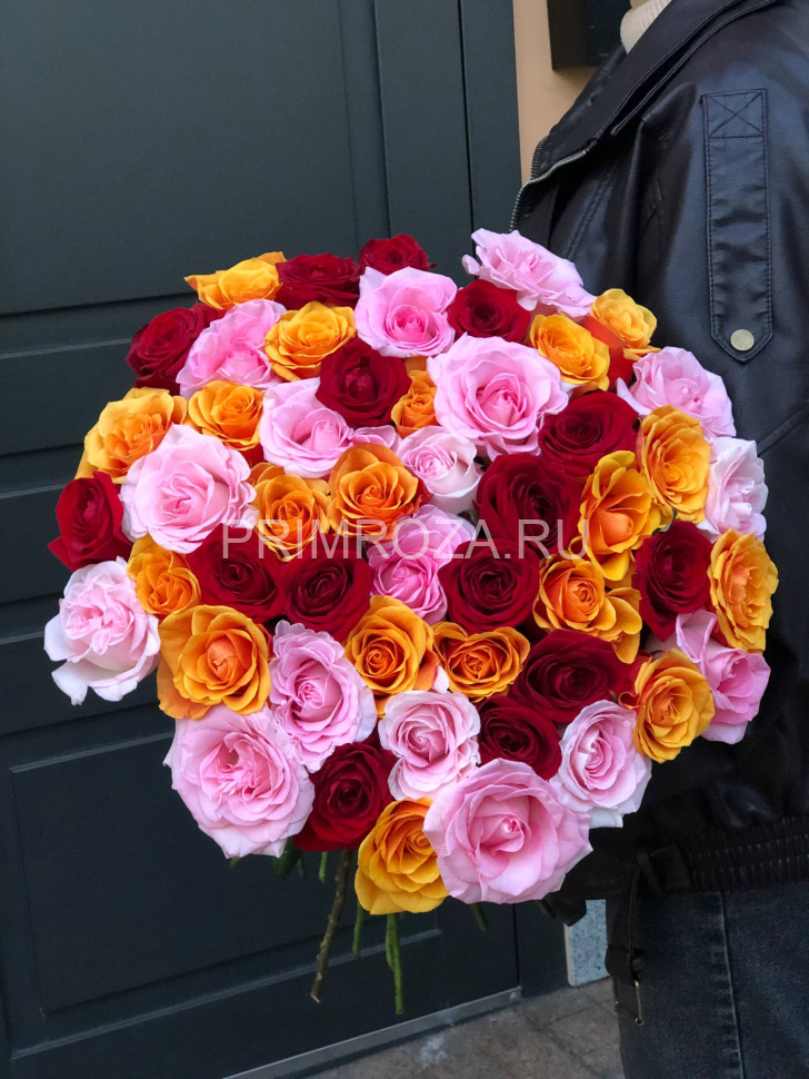 Букет из 51 Российской розы микс Flowers delivery Vladivostok