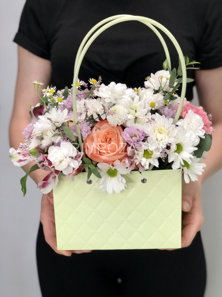 Цветочная сумочка  Flowers delivery Vladivostok
