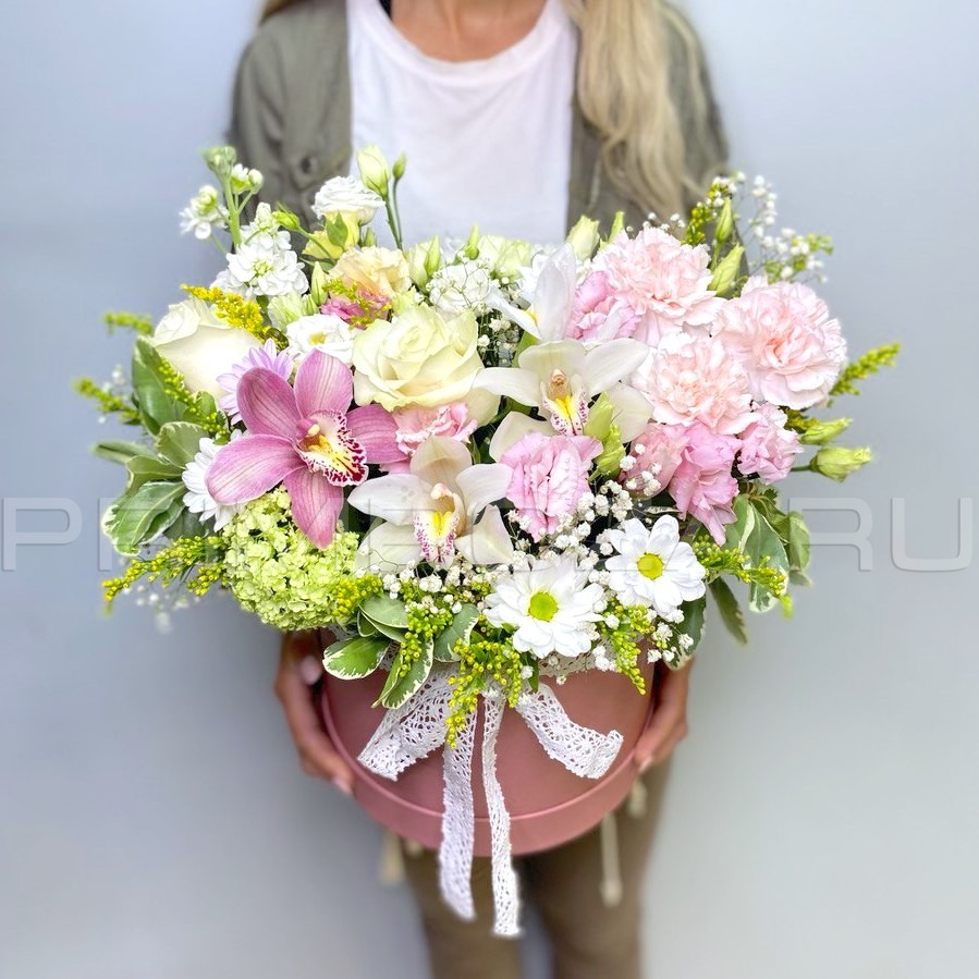 Composite composition in a decorative box #A0110 Flowers delivery Vladivostok