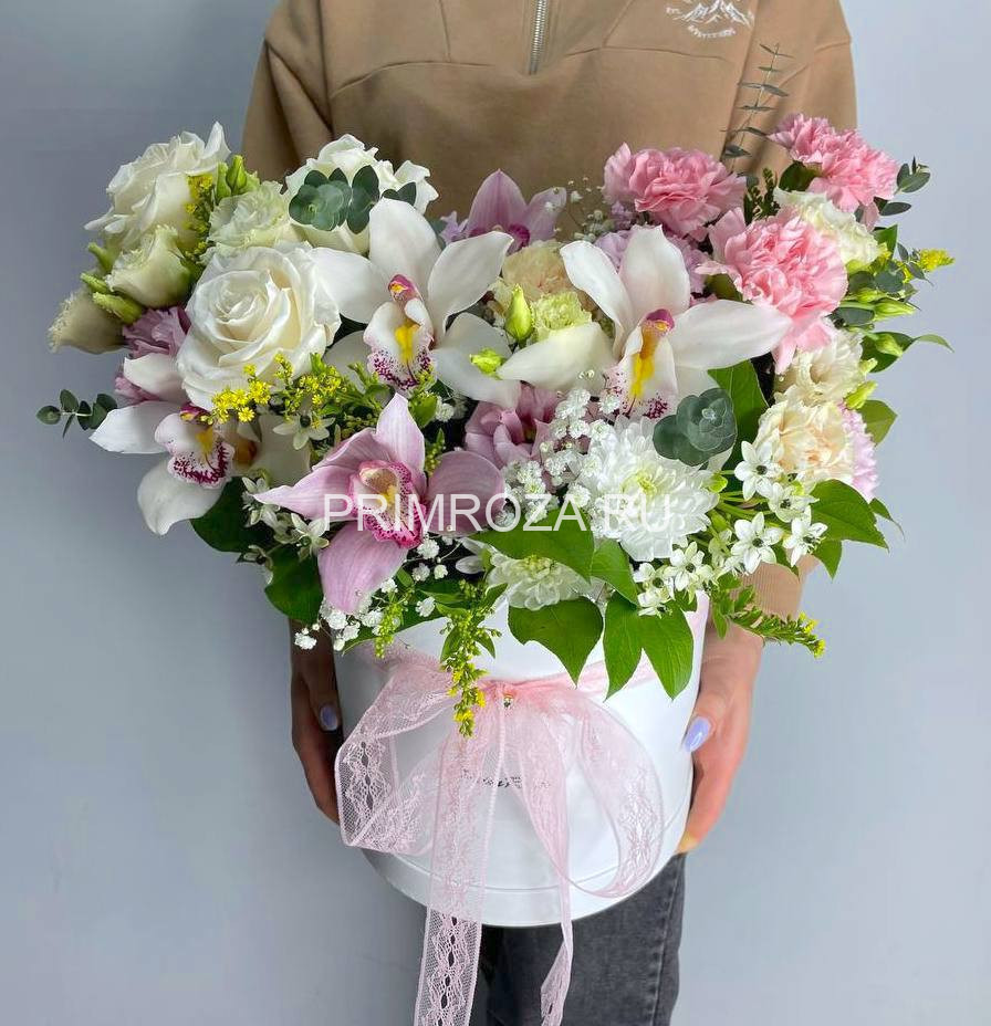 Composite composition in a decorative box #A0110 Flowers delivery Vladivostok