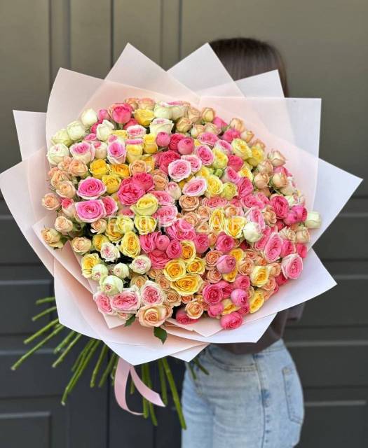 Букет из 51 mix кустовых роз #R0051