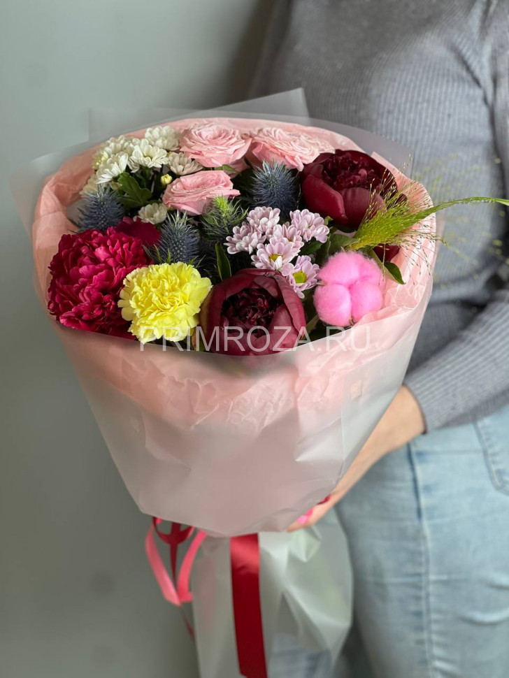 Сборный букет с бордовыми пионами Flowers delivery Vladivostok