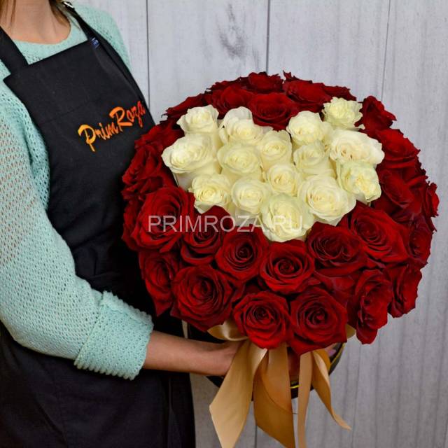 Bouquet of roses in a hat box #R006011