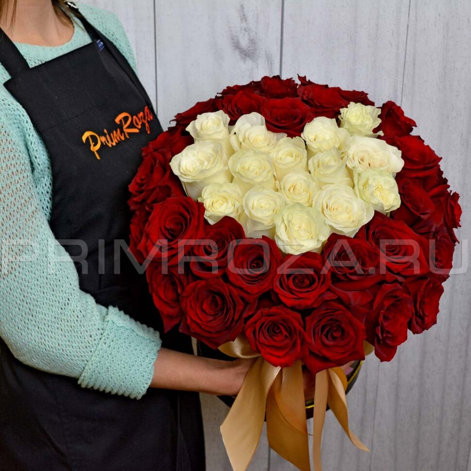 Bouquet of roses in a hat box #R006011 Flowers delivery Vladivostok