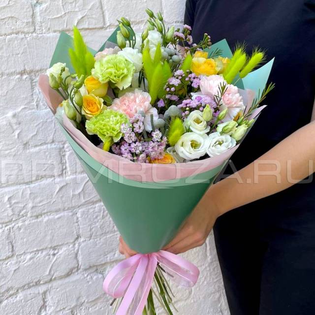 Prefabricated bouquet in a decorative box #A6393