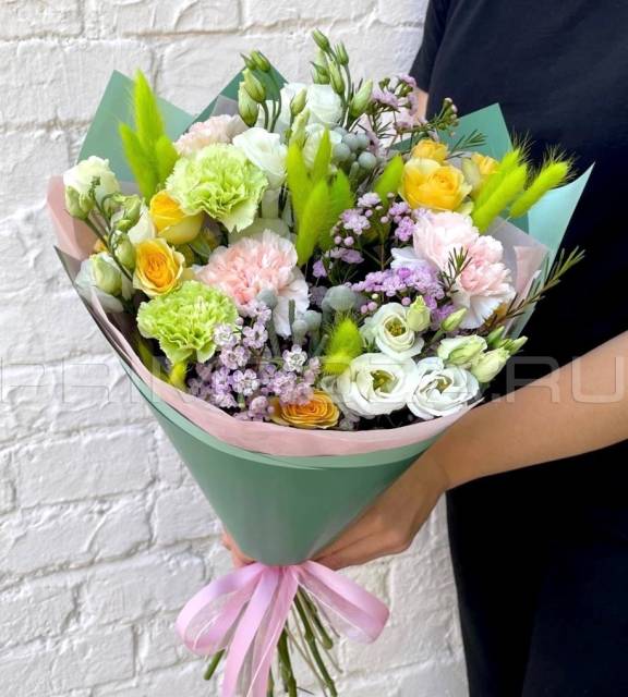Prefabricated bouquet in a decorative box #A6393