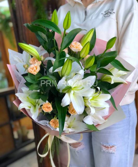 Prefabricated bouquet with lilies #A9515