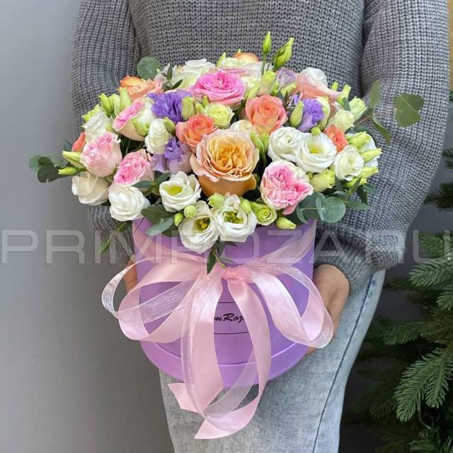 Prefabricated bouquet in a decorative box #A0558
