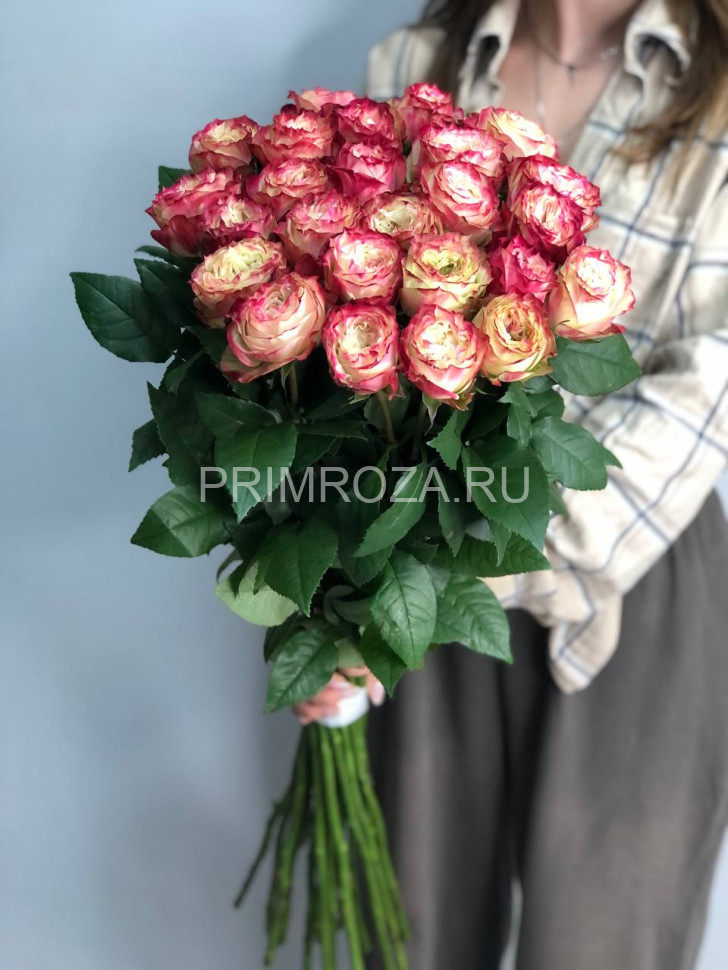 Букет из 25 высоких роз Flowers delivery Vladivostok