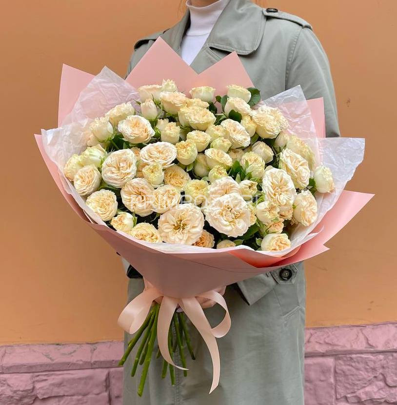 Букет из кустовой розы 