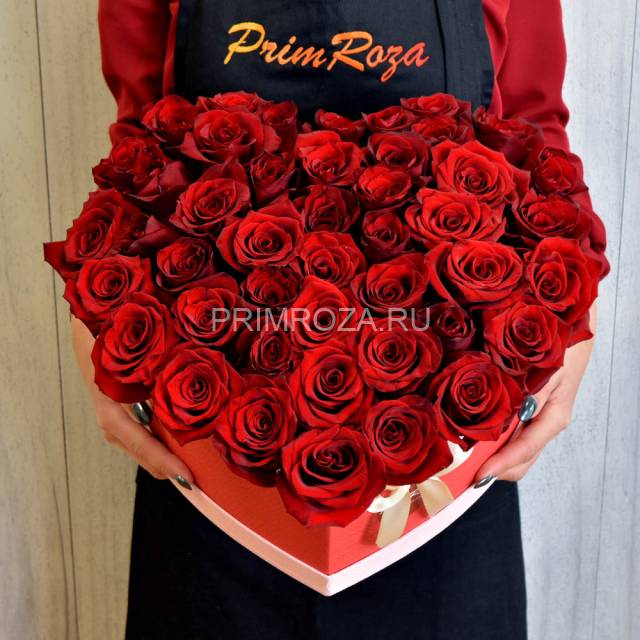  Bouquet of roses in a decorative box #R6015 