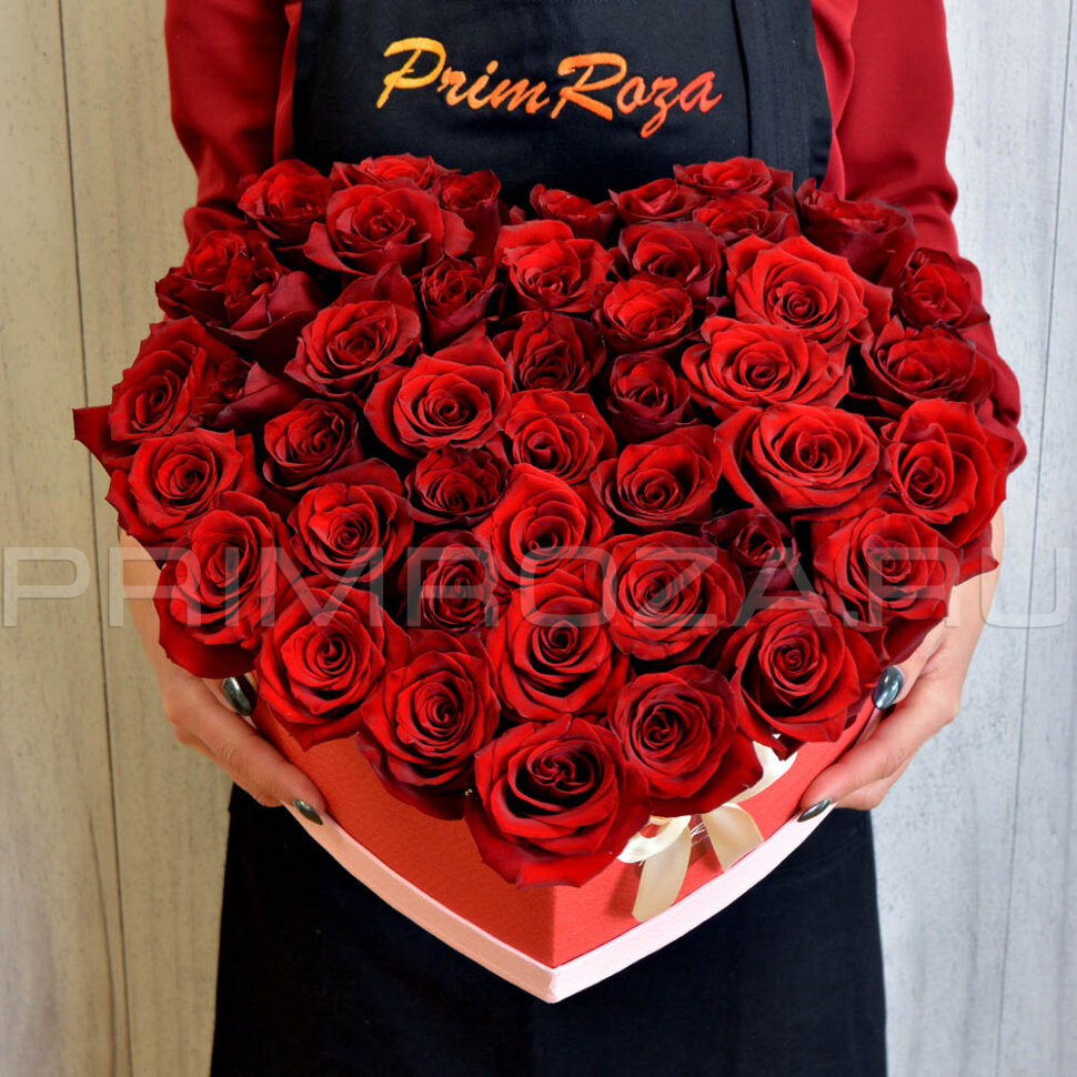  Bouquet of roses in a decorative box #R6015  Flowers delivery Vladivostok