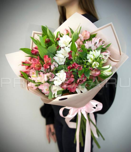 Bouquet of alstroemeria 
