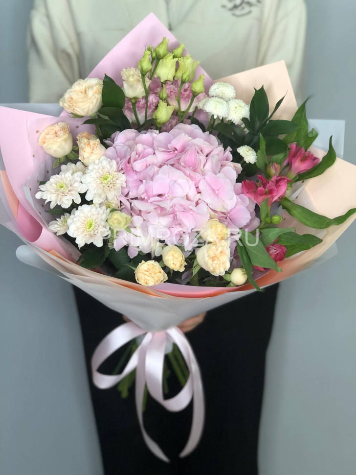 Букет с розовой гортензией #6743 Flowers delivery Vladivostok