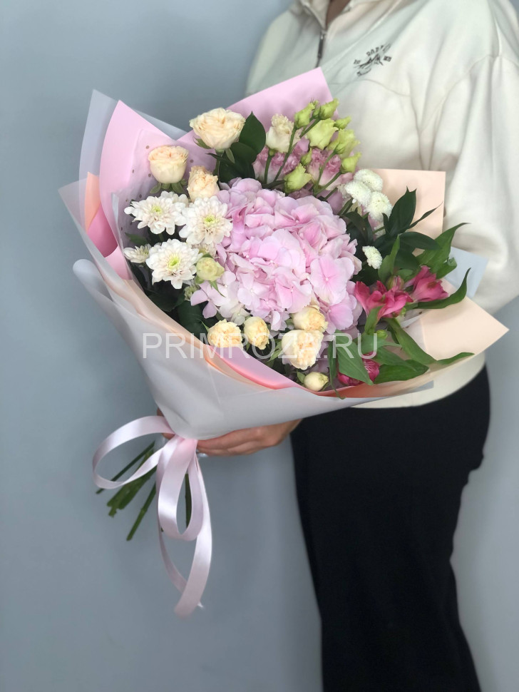 Букет с розовой гортензией #6743 Flowers delivery Vladivostok
