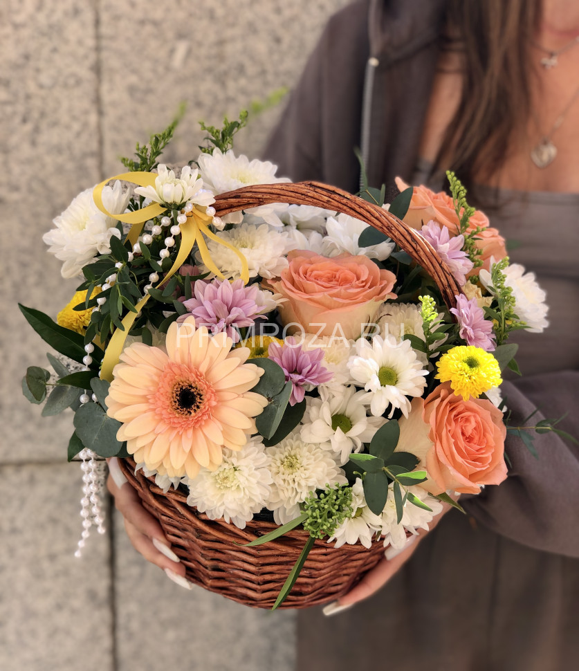 Корзина с герберой  Flowers delivery Vladivostok