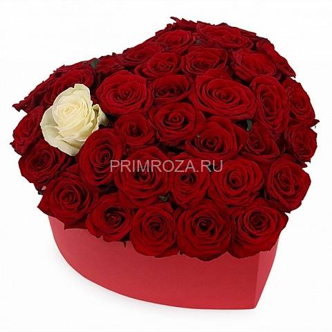 Bouquet of roses in a decorative box #R6016