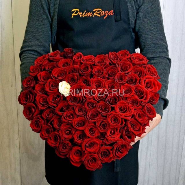 Bouquet of roses in a decorative box #R6016