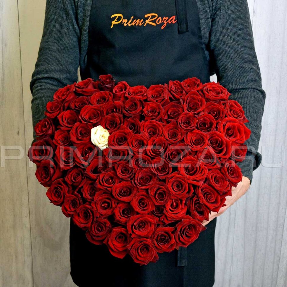 Bouquet of roses in a decorative box #R6016 Flowers delivery Vladivostok