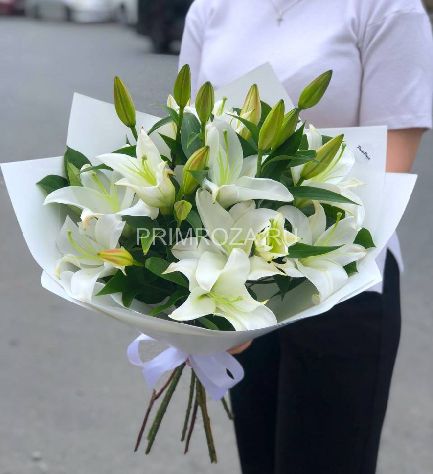 Букет из 5 лилий с зеленью #О1577 Flowers delivery Vladivostok