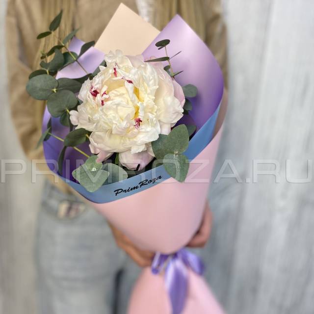 Mono bouquet with peony #P5382