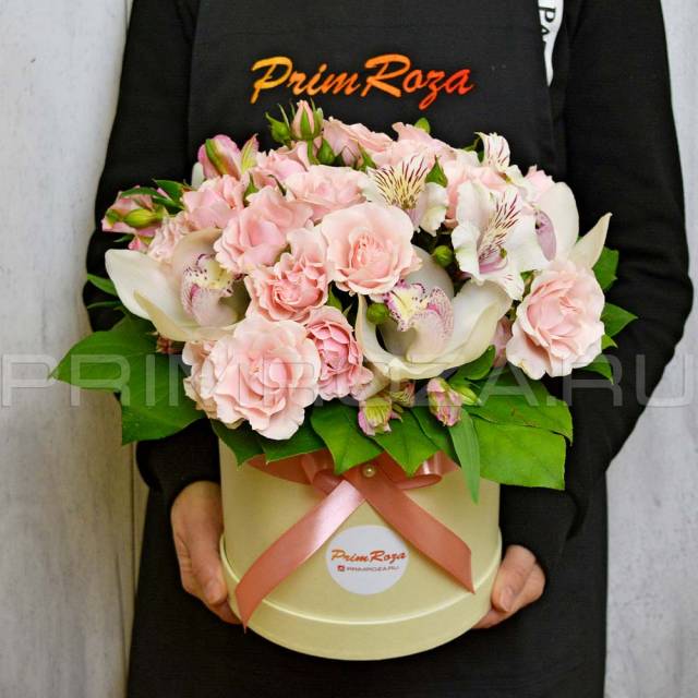 Mixed bouquet in a decorative box #A4683