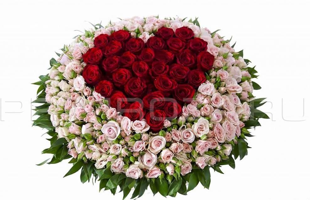 Bouquet of roses in the shape of a heart in a decorative basket #R6019