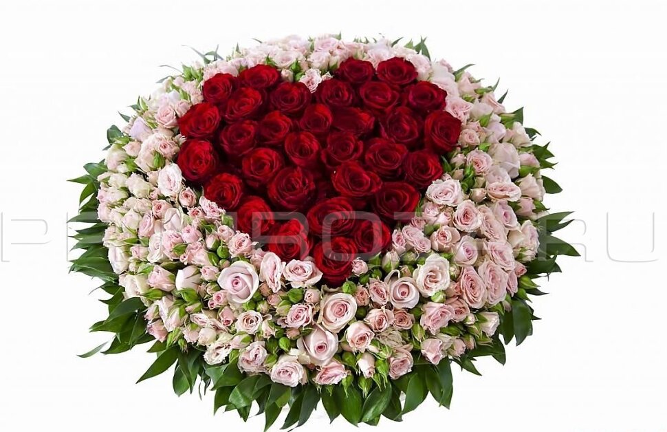 Bouquet of roses in the shape of a heart in a decorative basket #R6019 Flowers delivery Vladivostok