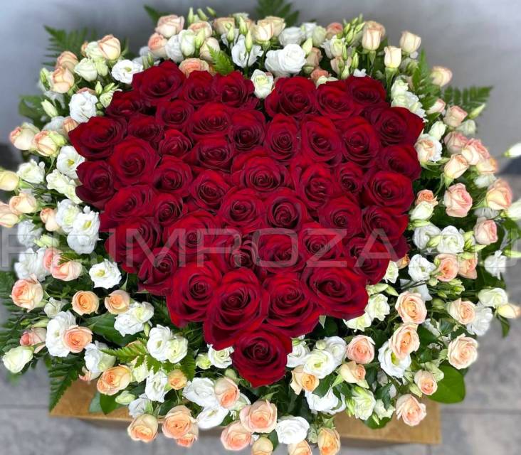 Bouquet of roses in the shape of a heart in a decorative basket #R6019