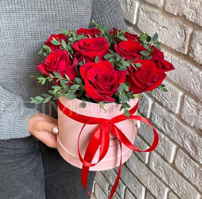 Bouquet of roses in a box #S010