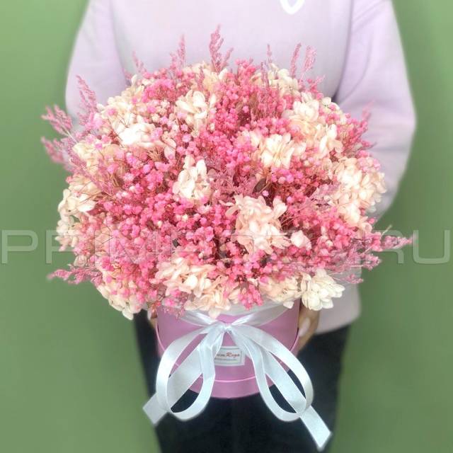 Composition of dried flowers in a decorative box #S3589