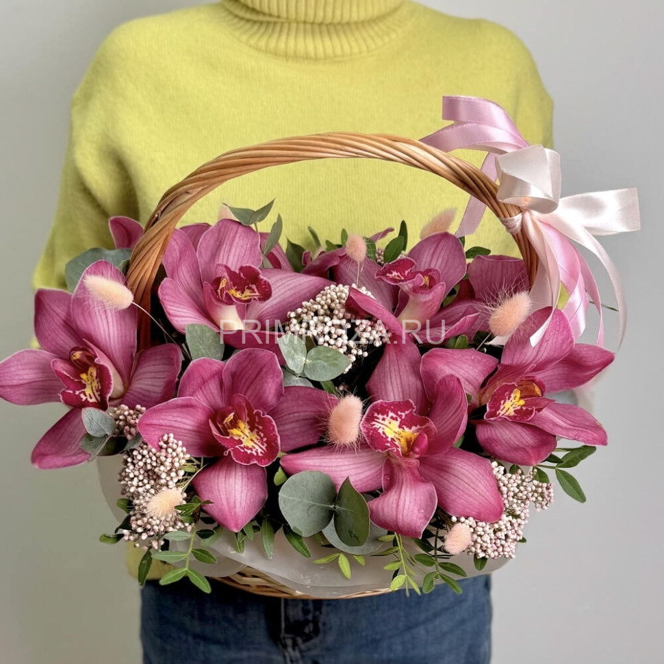 Цветочная корзина с орхидеей и эвкалиптом Flowers delivery Vladivostok