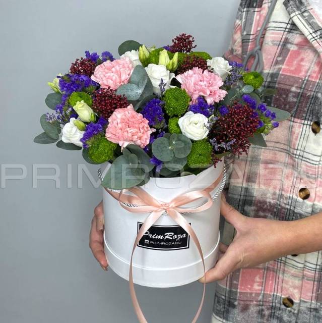 Prefabricated bouquet in a decorative box #A8204
