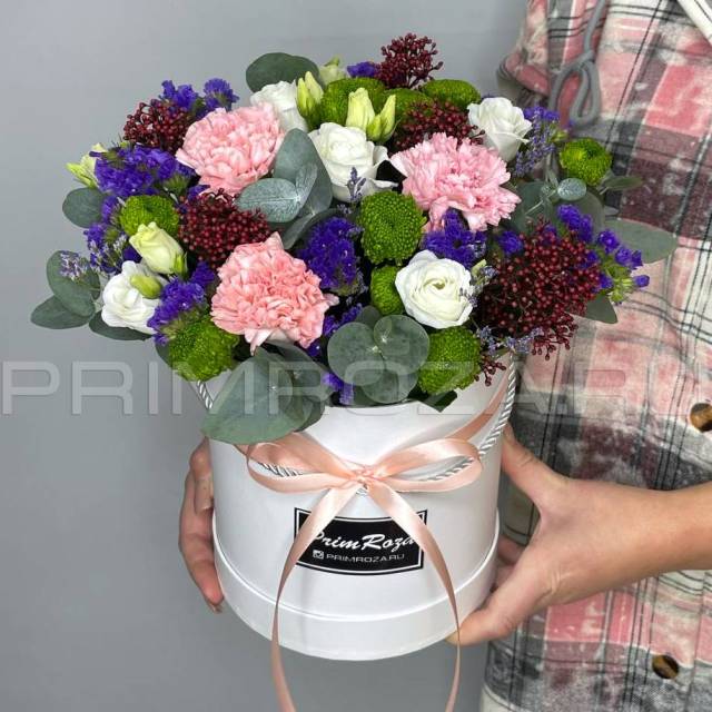 Prefabricated bouquet in a decorative box #A8204