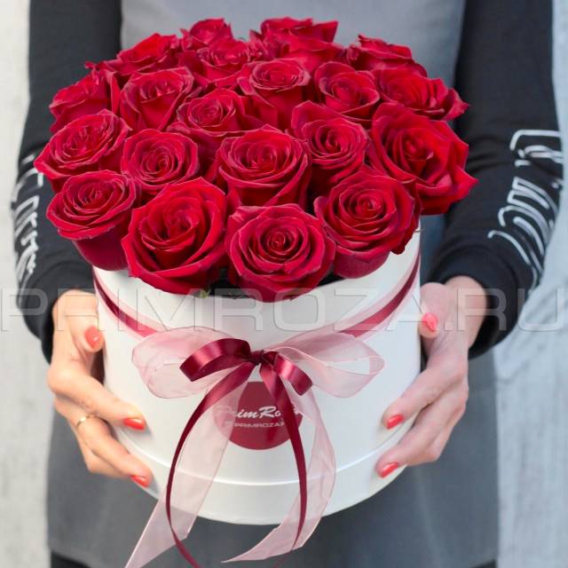 Bouquet of roses in a decorative box #A9084