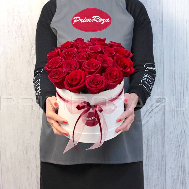 Bouquet of roses in a decorative box #A9084