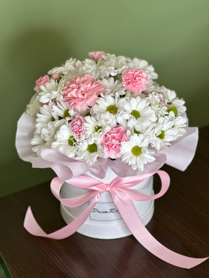 Chrysanthemum composition in a box #6767 Flowers delivery Vladivostok