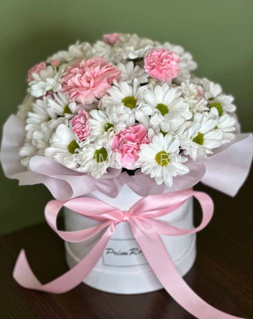 Chrysanthemum composition in a box #6767