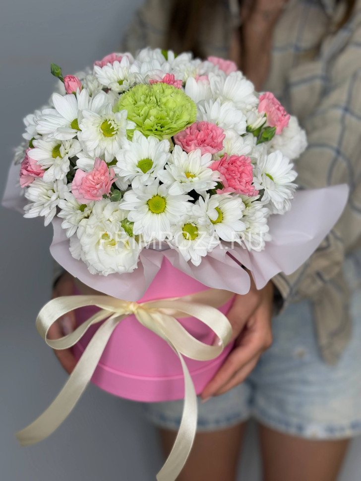 Композиция с хризантемами в коробке #6767 Flowers delivery Vladivostok