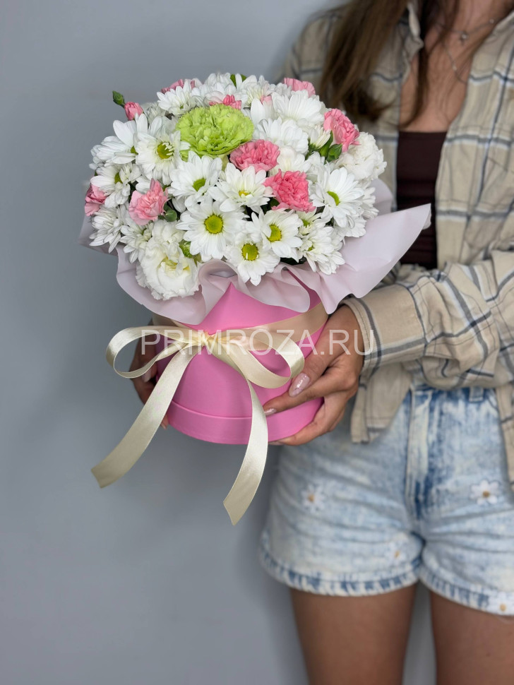 Композиция с хризантемами в коробке #6767 Flowers delivery Vladivostok