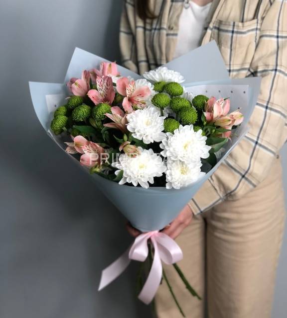 Букет из хризантем и альстромерии "Свежесть"