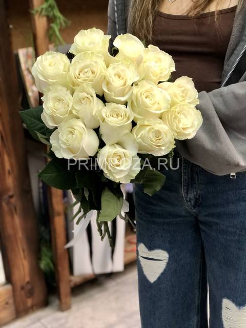 Букет из 15 белых роз «Мондиаль»