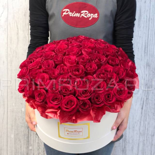 Bouquet of roses in a decorative box R#5231