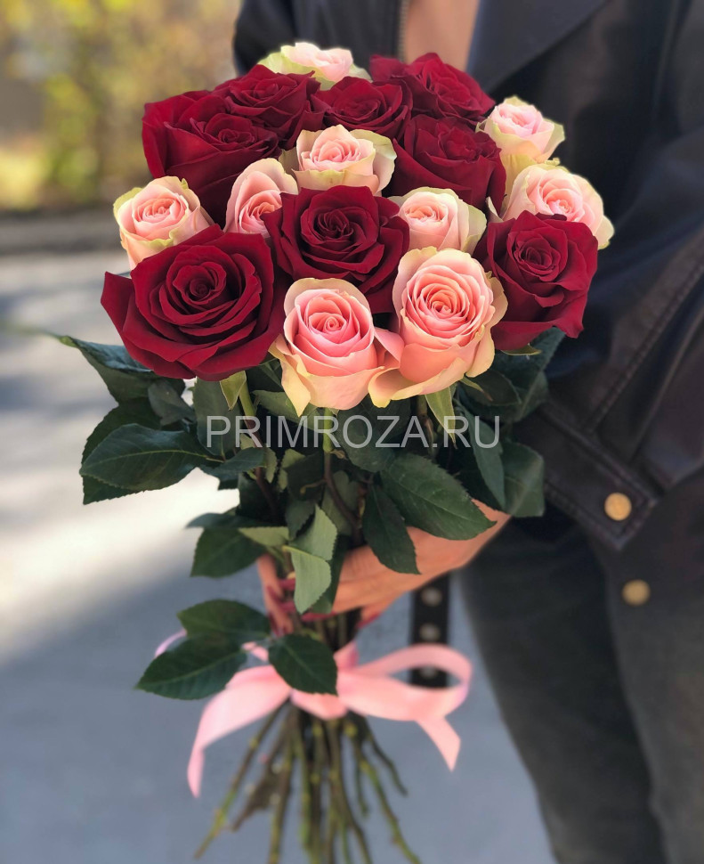 Bouquet of 17 roses #R5219 Flowers delivery Vladivostok