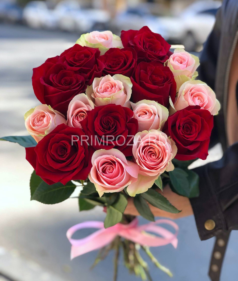 Bouquet of 17 roses #R5219 Flowers delivery Vladivostok