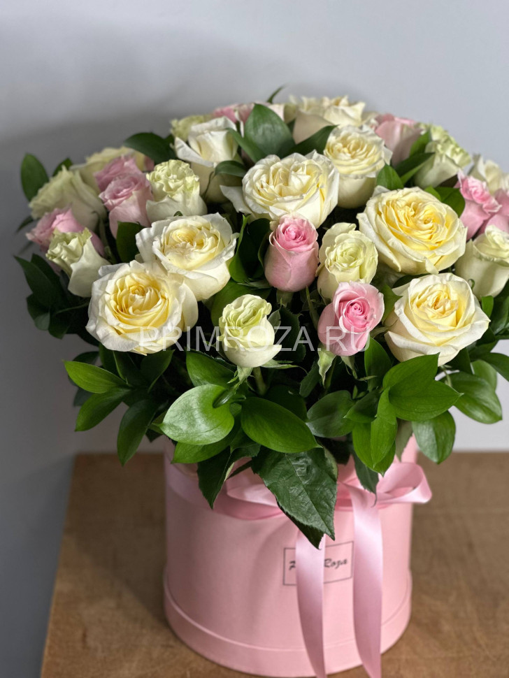 Букет из 35 роз в декоративной коробке #A9084 1 Flowers delivery Vladivostok