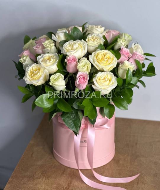 Букет из 35 роз в декоративной коробке #A9084 1