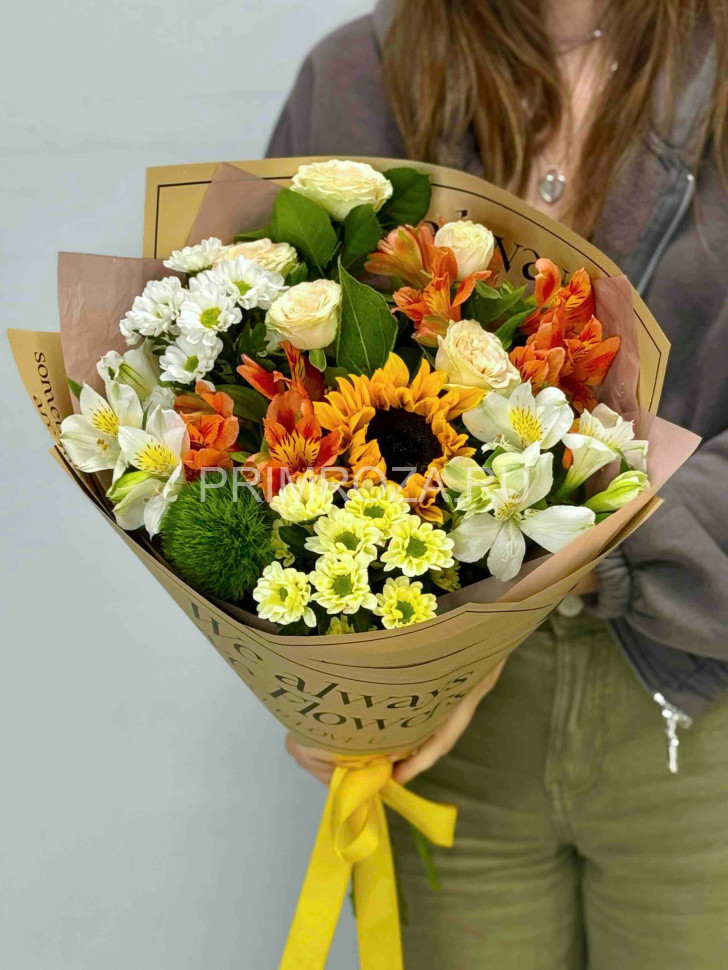 Букет ассорти с подсолнухом #P3267 Flowers delivery Vladivostok