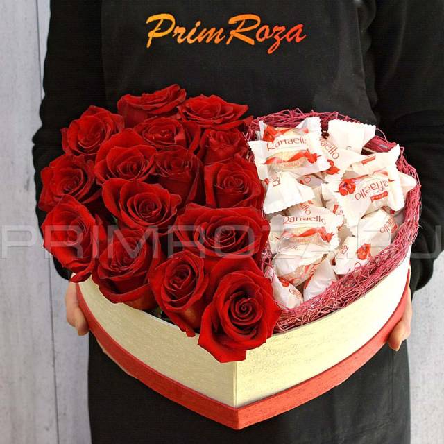 Bouquet of roses in a decorative box of chocolates Raffaello #T019